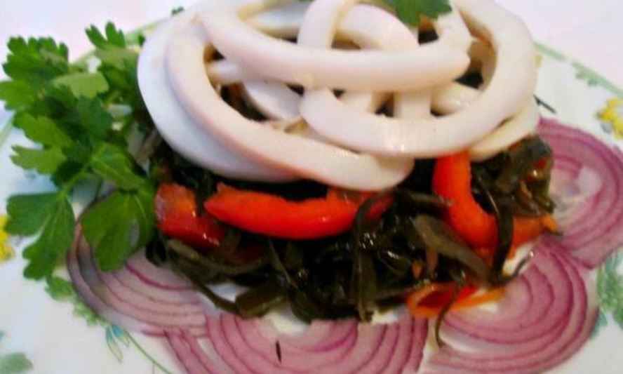 Рецепт салата из морской капусты с кальмарами