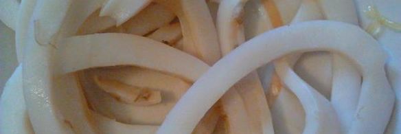 салат из морской капусты с кальмарами