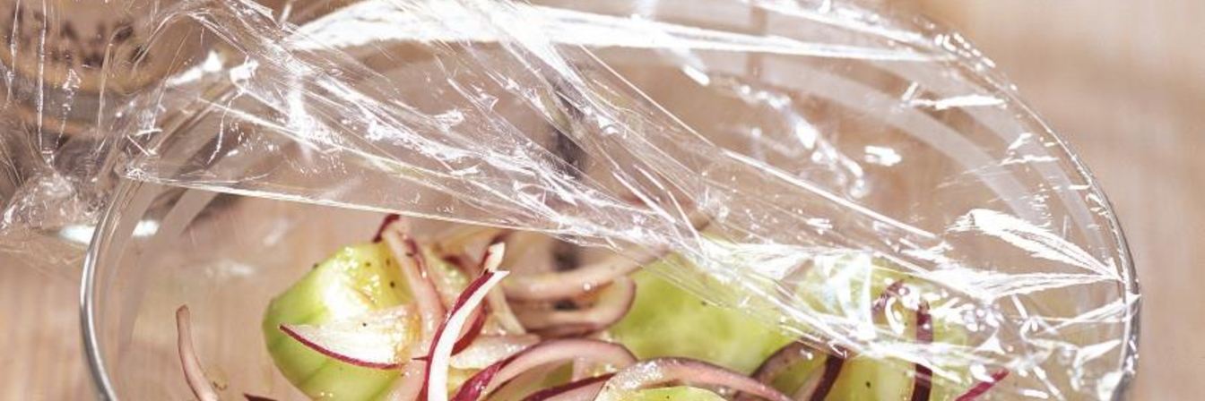 Салат из огурцов и красного лука