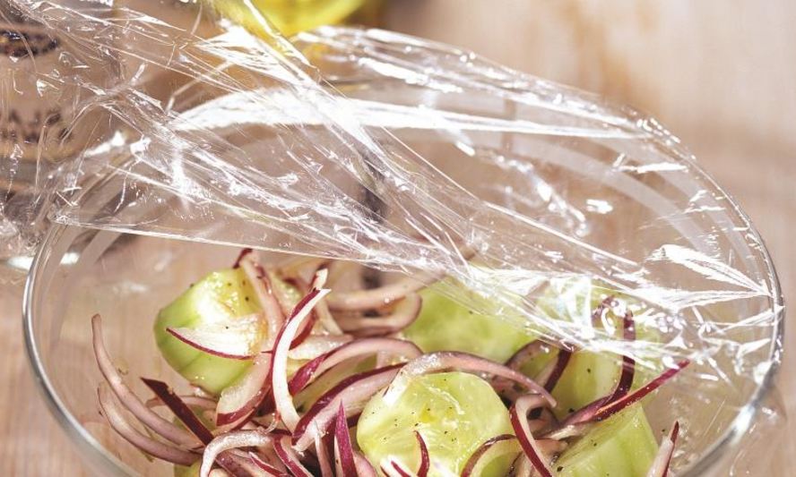 Рецепт салата из огурцов и красного лука