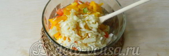 салат из огурцов, помидоров и перца