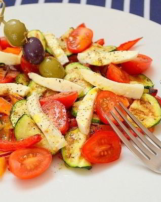 Салат из овощей-гриль с моцареллой
