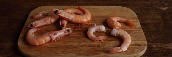 салат из помидоров с креветками