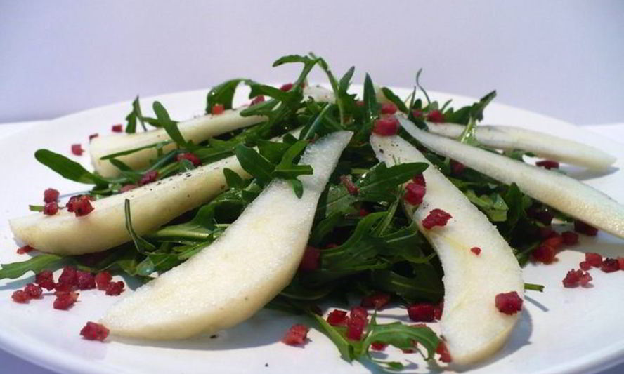 Рецепт салата из руколы с карамелизированной грушей