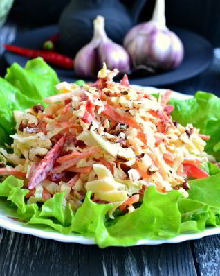 Салат из савойской капусты и овощей Витаминный