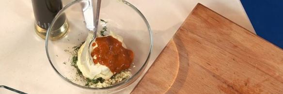 салат из толстолобика с желтым соусом