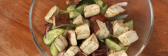 салат из толстолобика с желтым соусом