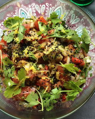 Салат из запеченных баклажана и перца с кунжутной заправкой