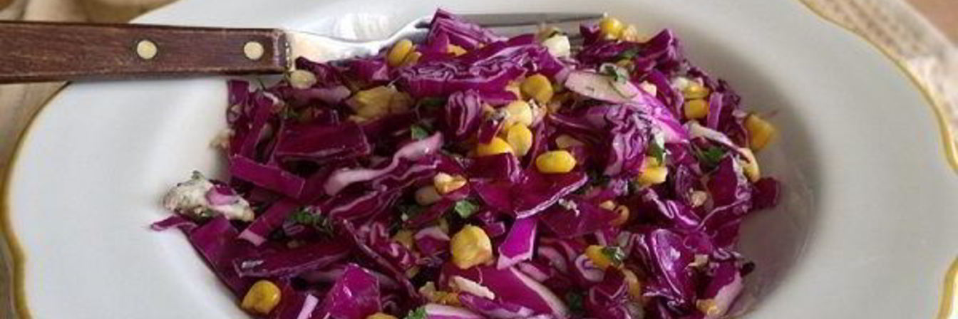Салат капустный с кукурузой