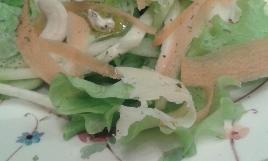 Рецепт салата легкого из свежего огурца и цукини