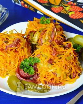 Салат Обжорка с колбасой