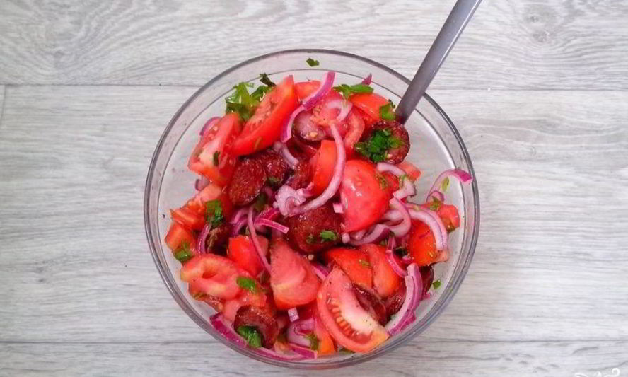 Рецепт салата охотничий с колбасой