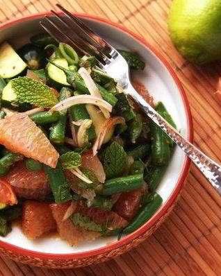 Салат пикантный с фасолью