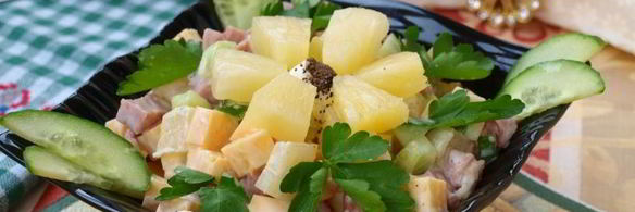 салат с ананасом, ветчиной и сыром