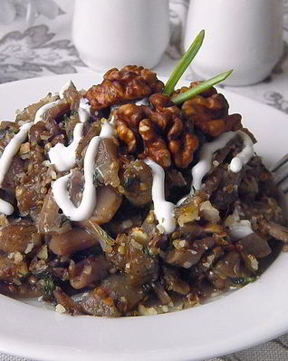 Салат с грибами жареными