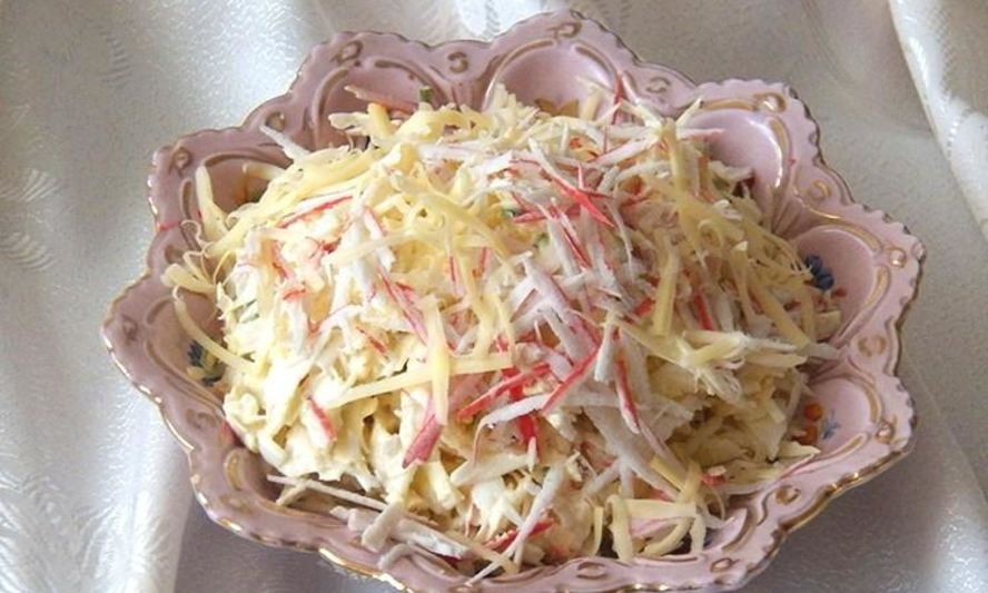 Рецепт салата с капустой и крабовыми палочками