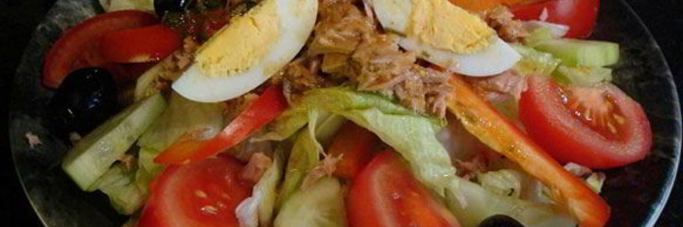 Салат с консервой