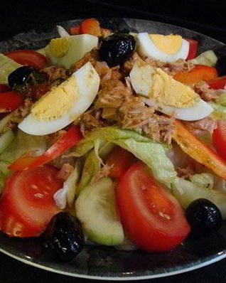 Салат с консервой