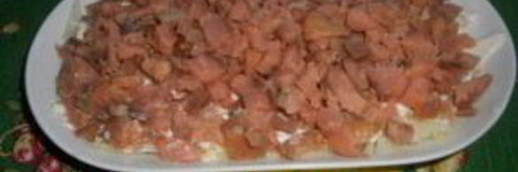 салат с копченой горбушей