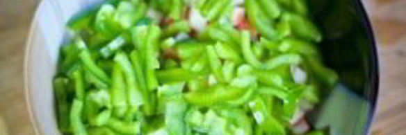 салат с крабовыми палочками и фасолью