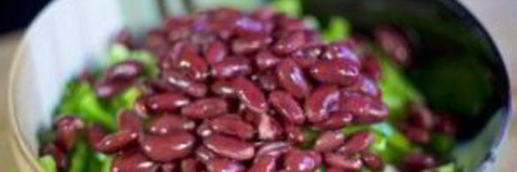 салат с крабовыми палочками и фасолью