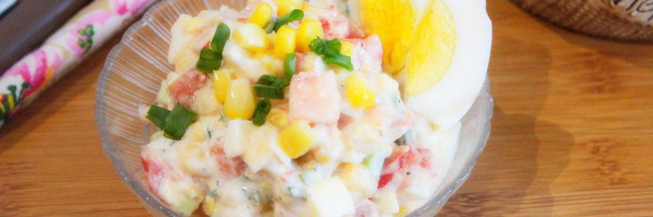 Салат с кукурузой и помидорами