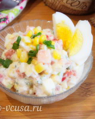 Салат с кукурузой и помидорами