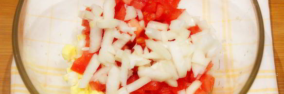 салат с кукурузой и помидорами