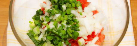 салат с кукурузой и помидорами