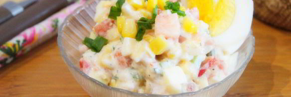 салат с кукурузой и помидорами