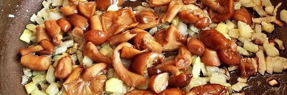 салат с куриной печенью и грибами