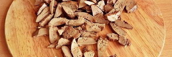 салат с куриной печенью и грибами