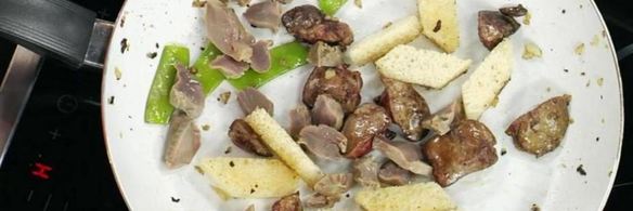 салат с куриной печенью и желудочками