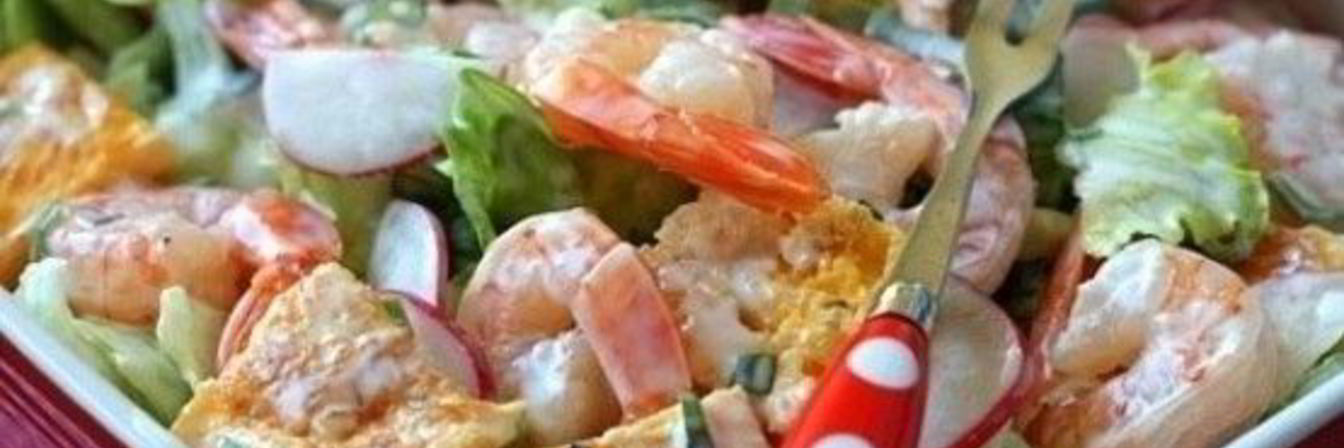 Салат с омлетом и креветками