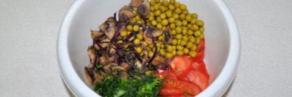 салат с помидорами и грибами