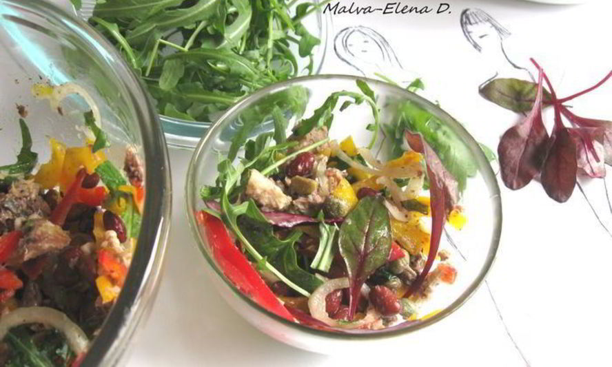 Рецепт салата с сардинами, фундуком и руколой