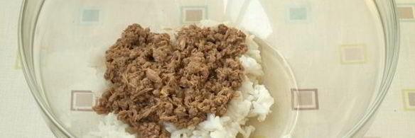 салат с тунцом и рисом