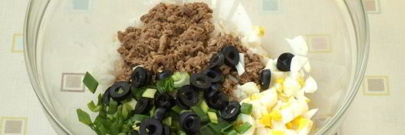 салат с тунцом и рисом