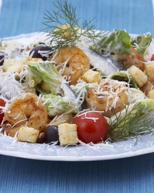 Салат Цезарь с креветками