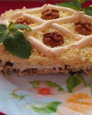 Слоеный салат с мясом