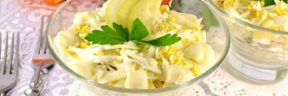 слоеный салат с рыбными консервами и яйцом