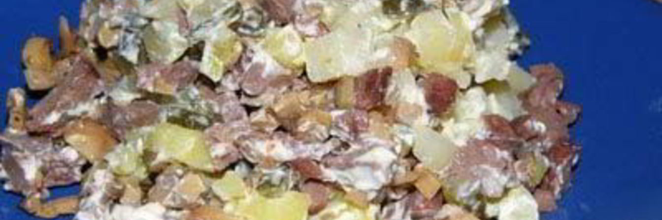 Сырный салат с грибами и фруктами