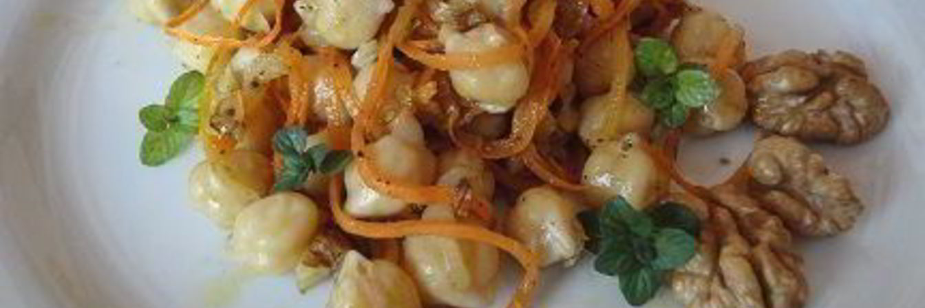 Теплый салат из нута