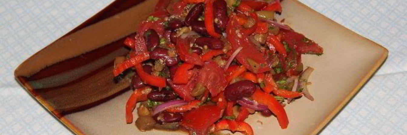 Теплый салат с фасолью