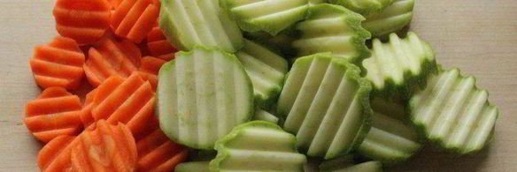 теплый салат с пастой джирандоле и запеченными овощами