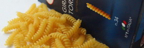 теплый салат с пастой джирандоле и запеченными овощами