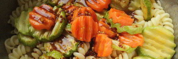 теплый салат с пастой джирандоле и запеченными овощами