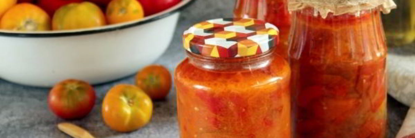 Вареный салат из сладкого перца и помидоров на зиму