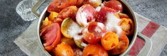 вареный салат из сладкого перца и помидоров на зиму