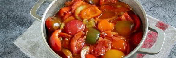 вареный салат из сладкого перца и помидоров на зиму